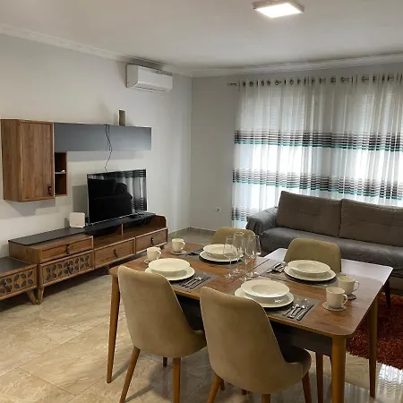 Roes Appartement Tirana
